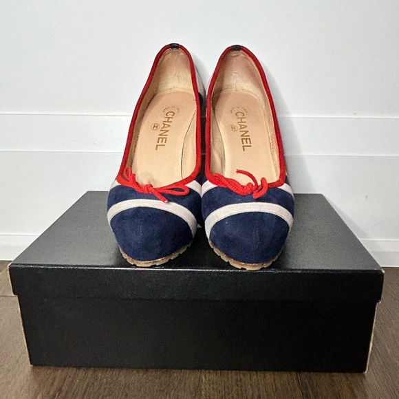 CHANEL - Chanel Multicolor Suede CC
Striped Cork Heel Pumps - Size 38 - Picture 2 of 8